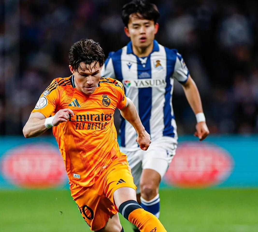 西班牙队在大赛中取得连胜,豪取三分继续领跑 西班牙队在大赛中取得连胜,豪取三分继续领跑