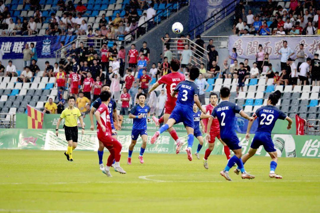 爱游戏-国内足球联赛升降级压力增大，俱乐部备战全力的简单介绍