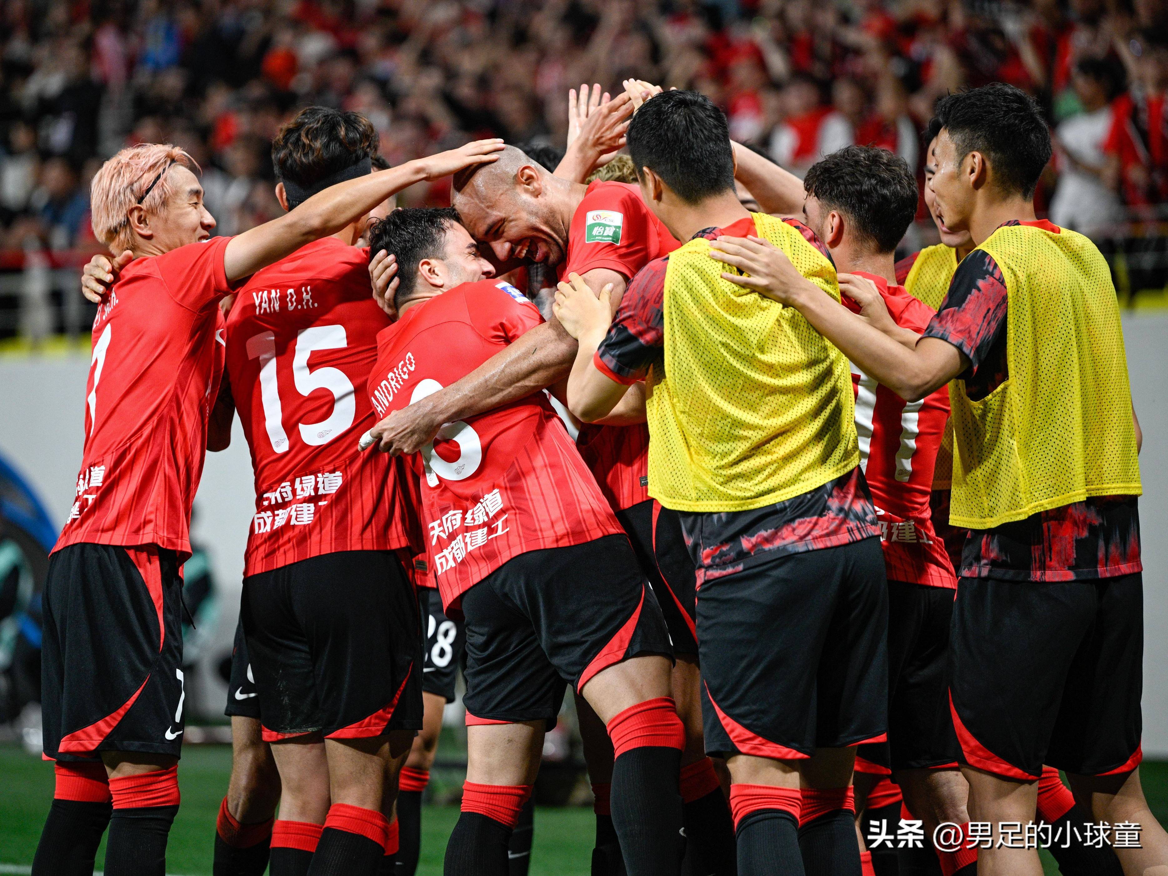 AYX体育赛事-顶尖球队之间的较量引人注目，赛事精彩纷呈的简单介绍