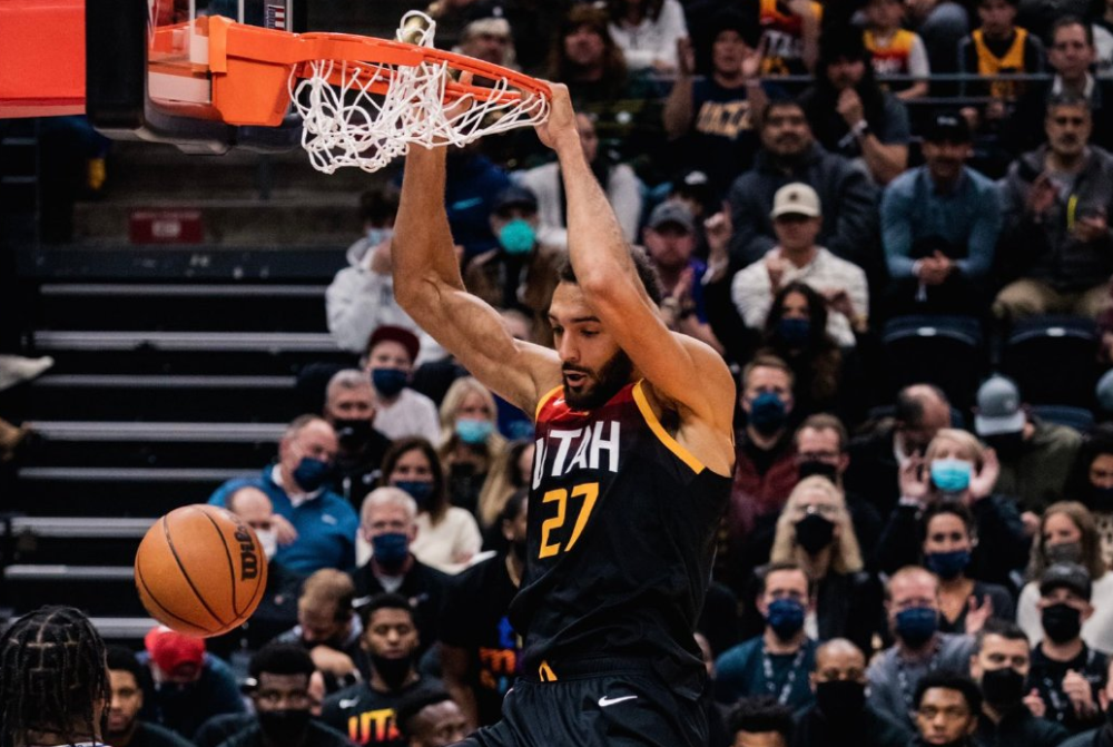 爵士主场被完败,高位战绩遭瓦解的简单介绍 爵士主场被完败,高位战绩遭瓦解的简单介绍