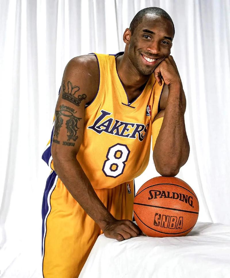 爱游戏大厅-NBA明星球员风采展露，技术娴熟令人叹为观止的简单介绍