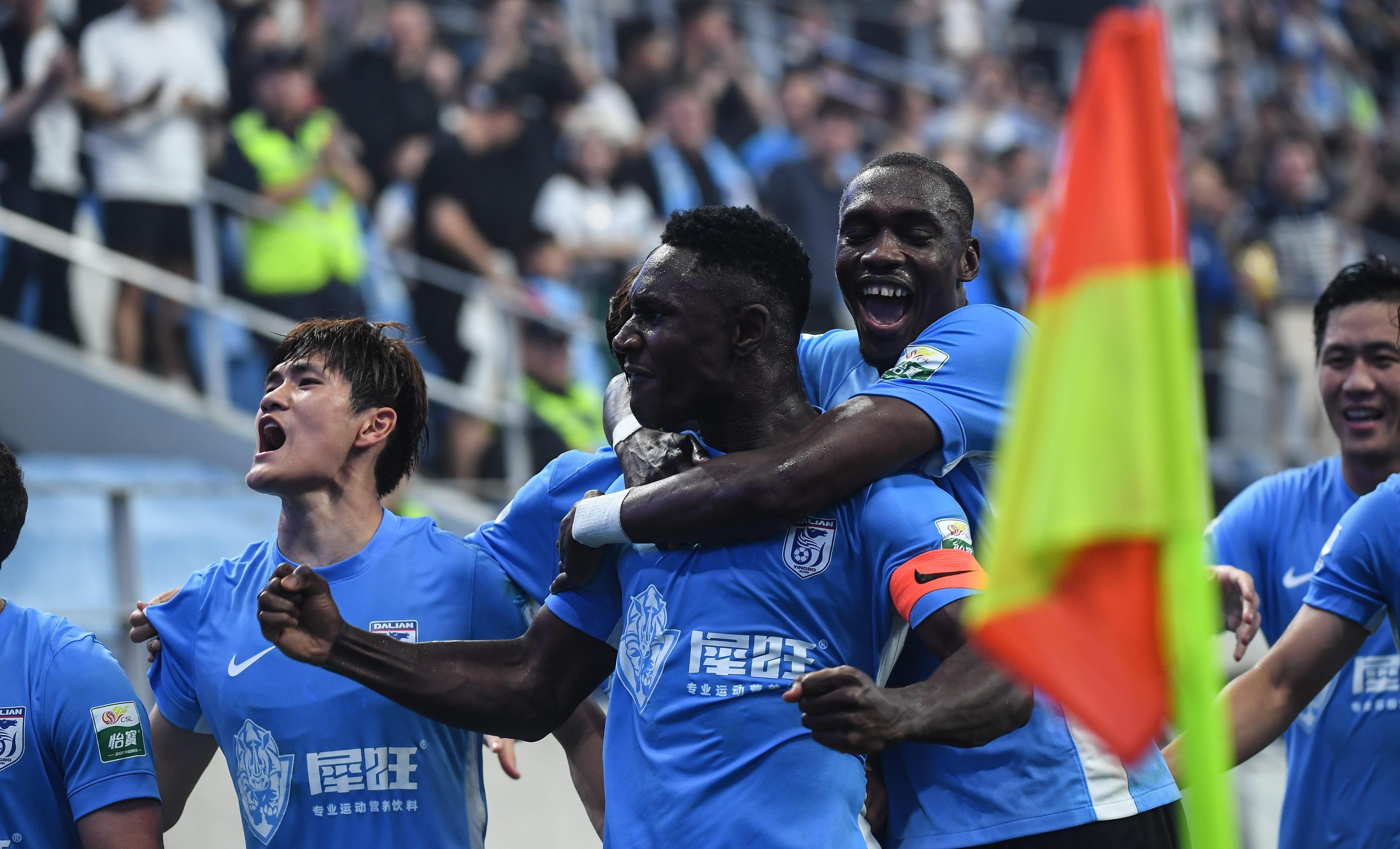 汉诺威球员努力奋战,客场逼平对手稳住保级的简单介绍 汉诺威球员努力奋战,客场逼平对手稳住保级的简单介绍