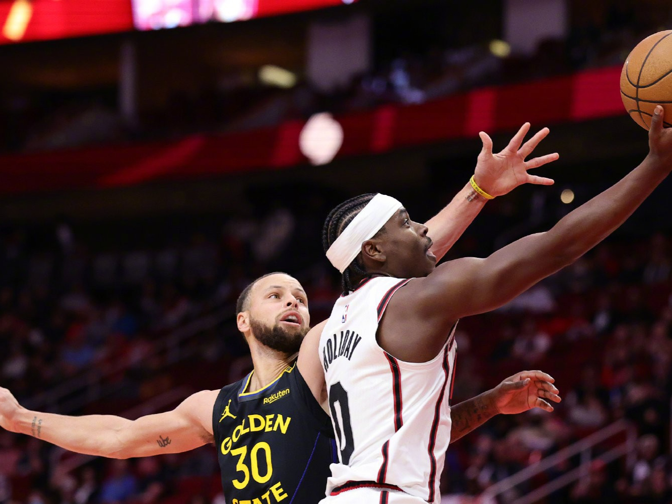 爱游戏tv-马刺鏖战勇士，乔治扛起全队