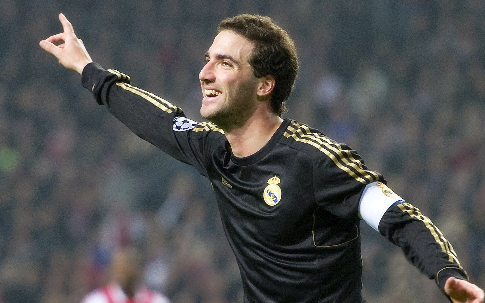 佛罗伦萨的绝杀与奥纳纳的接管,当体育成为跨越文化的叙事