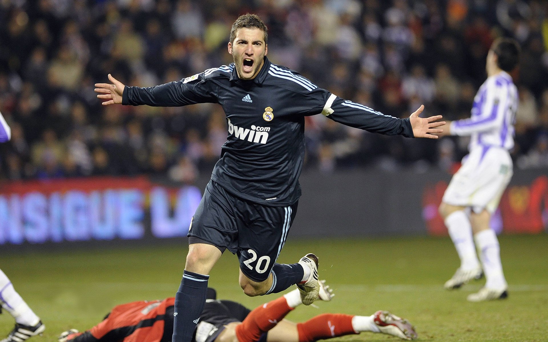 莫德里奇大师级调度，曼联轻取摩纳哥展现战术成熟